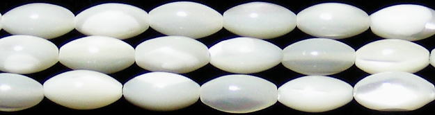 マザーオブパール（白）ライス型4*7mmB （天然石ビーズ）